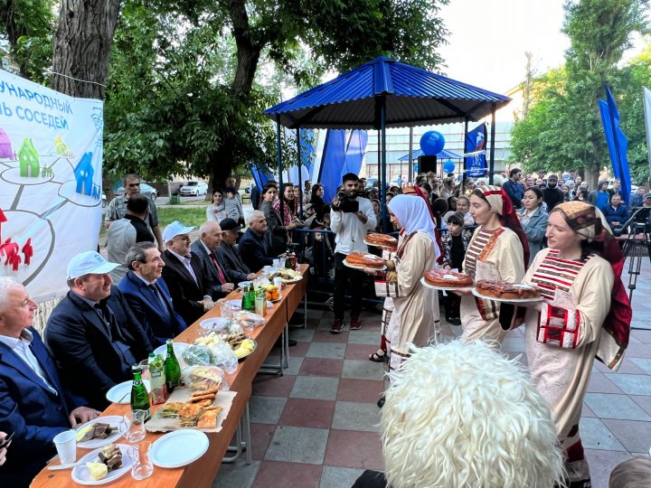 Фонд капремонта Дагестана поддержал акцию «Международный День Соседей» в одном из домов Махачкалы