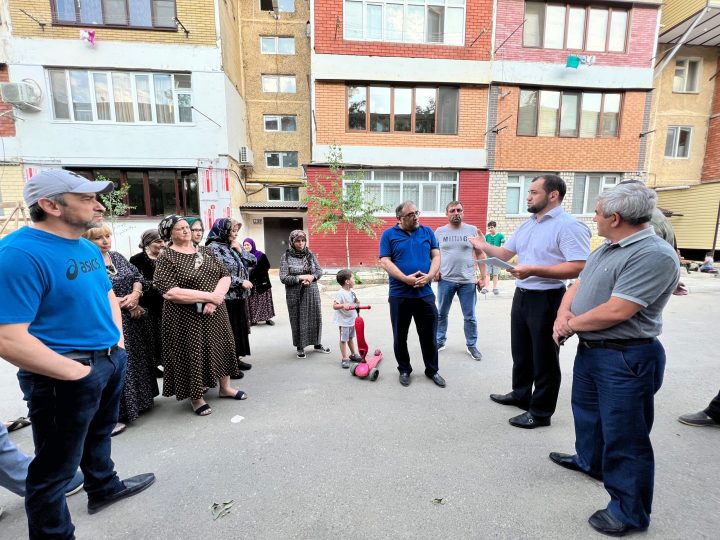 Фонд капремонта Дагестана разъяснил жильцам многоэтажек Буйнакска важность обеспечения беспрепятственного проведения работ