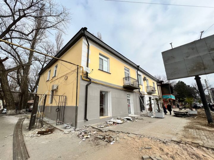 Капремонт многоквартирных домов по улице Коркмасова в Махачкале близится к завершению