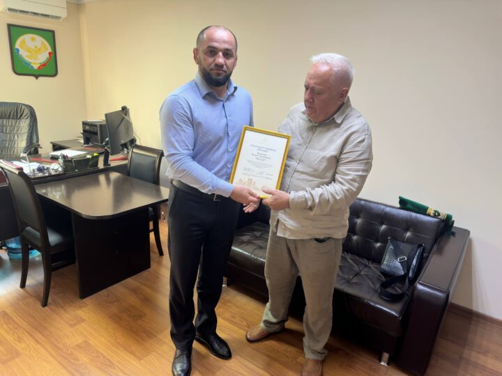 В Дагестане отметили лучших подрядчиков программы капитального ремонта.